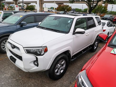 Used 2022 Toyota 4Runner SR5 Premium w/ Moonroof Package image 3