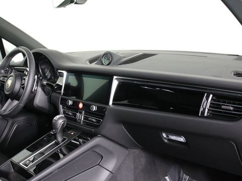 Certified 2025 Porsche Macan S image 24