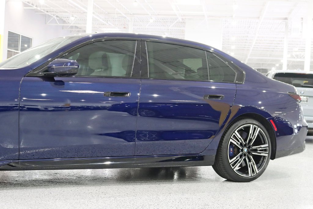 Used 2023 BMW 760i xDrive w/ Luxury Rear Seating Package AWD/4WD image 3