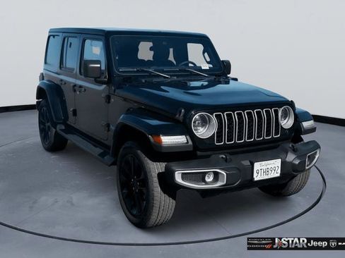 Used 2025 Jeep Wrangler Unlimited Sahara AWD/4WD image 3
