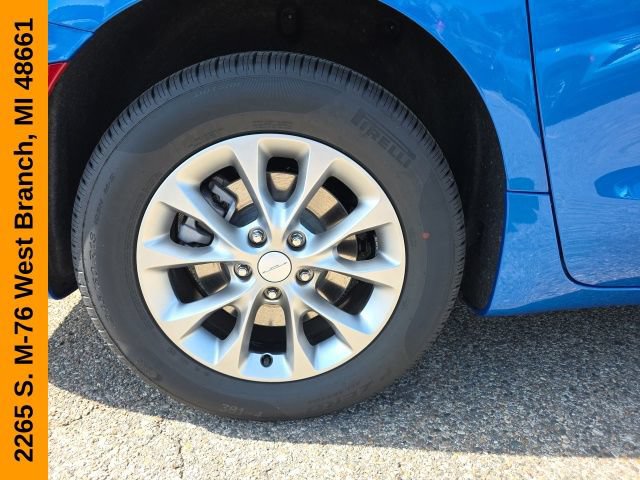 New 2027 Chrysler Pacifica Select AWD/4WD image 6