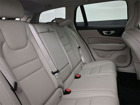 Used 2022 Volvo V60 T5 Cross Country w/ Advanced Package image 31