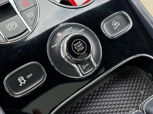 Used 2019 Bentley Bentayga AWD/4WD image 24