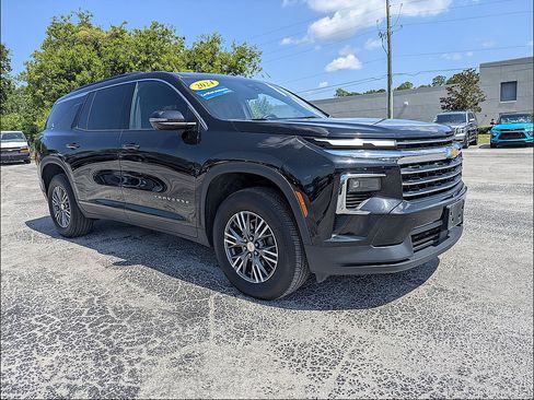 Used 2024 Chevrolet Traverse LT AWD/4WD image 2