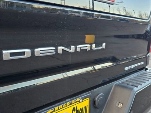 Used 2023 GMC Sierra 3500 Denali w/ Denali Black Diamond Edition image 9