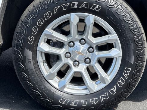 Used 2024 Chevrolet Silverado 1500 LT image 41