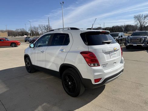 Used 2018 Chevrolet Trax LT w/ LT Convenience Package image 3