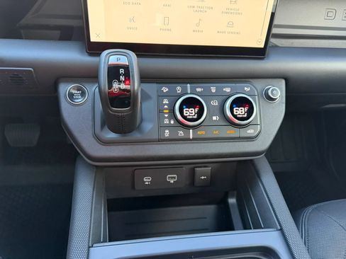 Used 2023 Land Rover Defender 130 X-Dynamic SE AWD/4WD image 44