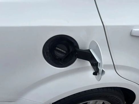 Used 2016 Chevrolet Sonic LT FWD image 22