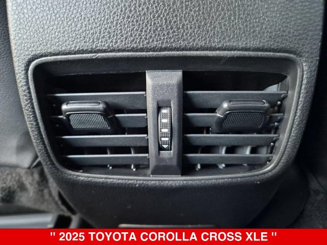Used 2025 Toyota Corolla Cross XLE AWD/4WD image 29