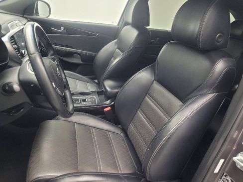 Used 2019 Kia Sorento SX image 17