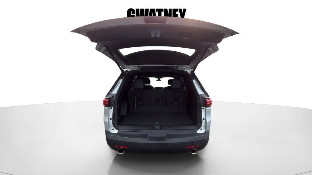 Used 2022 Chevrolet Traverse RS FWD image 11