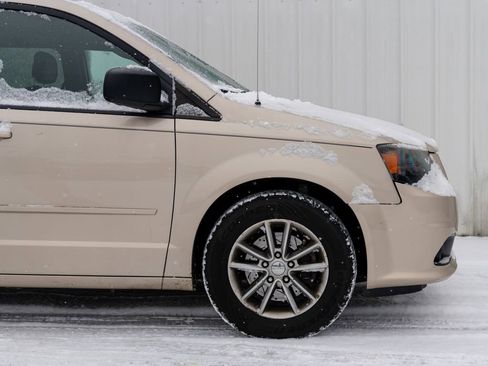 Used 2014 Dodge Grand Caravan R/T image 4