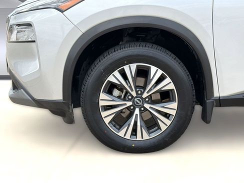Used 2023 Nissan Rogue SV image 12
