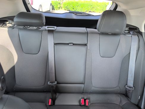 Used 2022 Buick Encore GX Select w/ Sport Touring Package FWD image 27