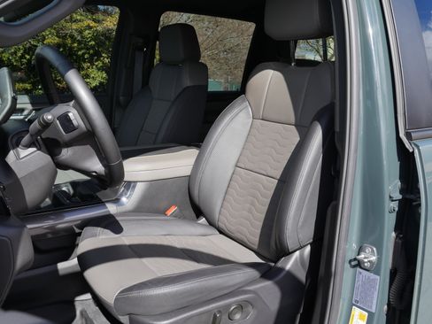 Used 2025 Chevrolet Silverado 2500 ZR2 w/ Technology Package image 37