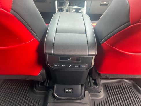 Used 2022 Toyota Highlander XSE AWD/4WD image 15