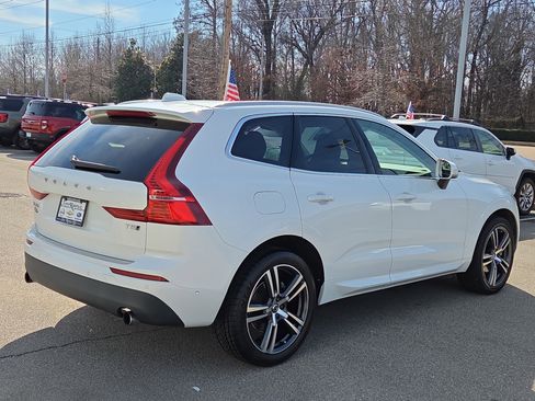 Used 2018 Volvo XC60 T5 Momentum w/ Convenience Package image 3