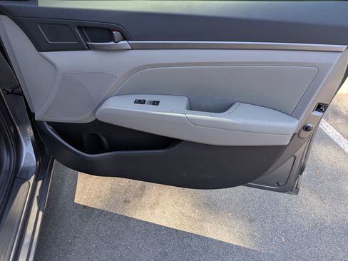 Used 2018 Hyundai Elantra Value Edition FWD image 33