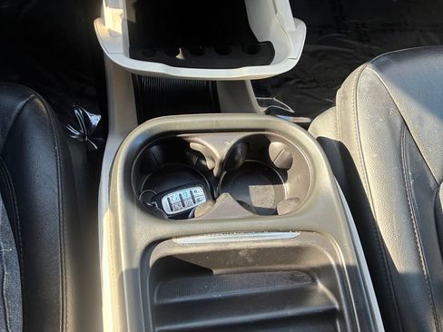 Used 2020 Chrysler Pacifica Touring-L image 24