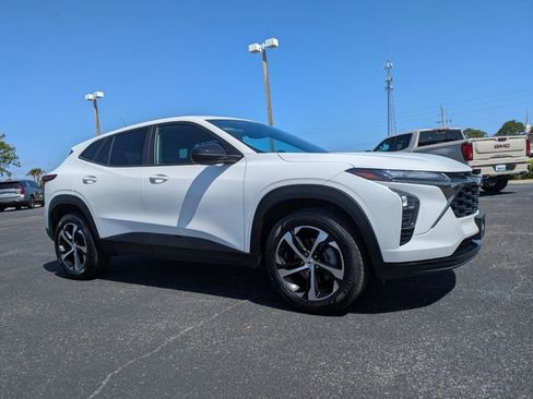 Used 2024 Chevrolet Trax RS w/ Driver Confidence Package image 1