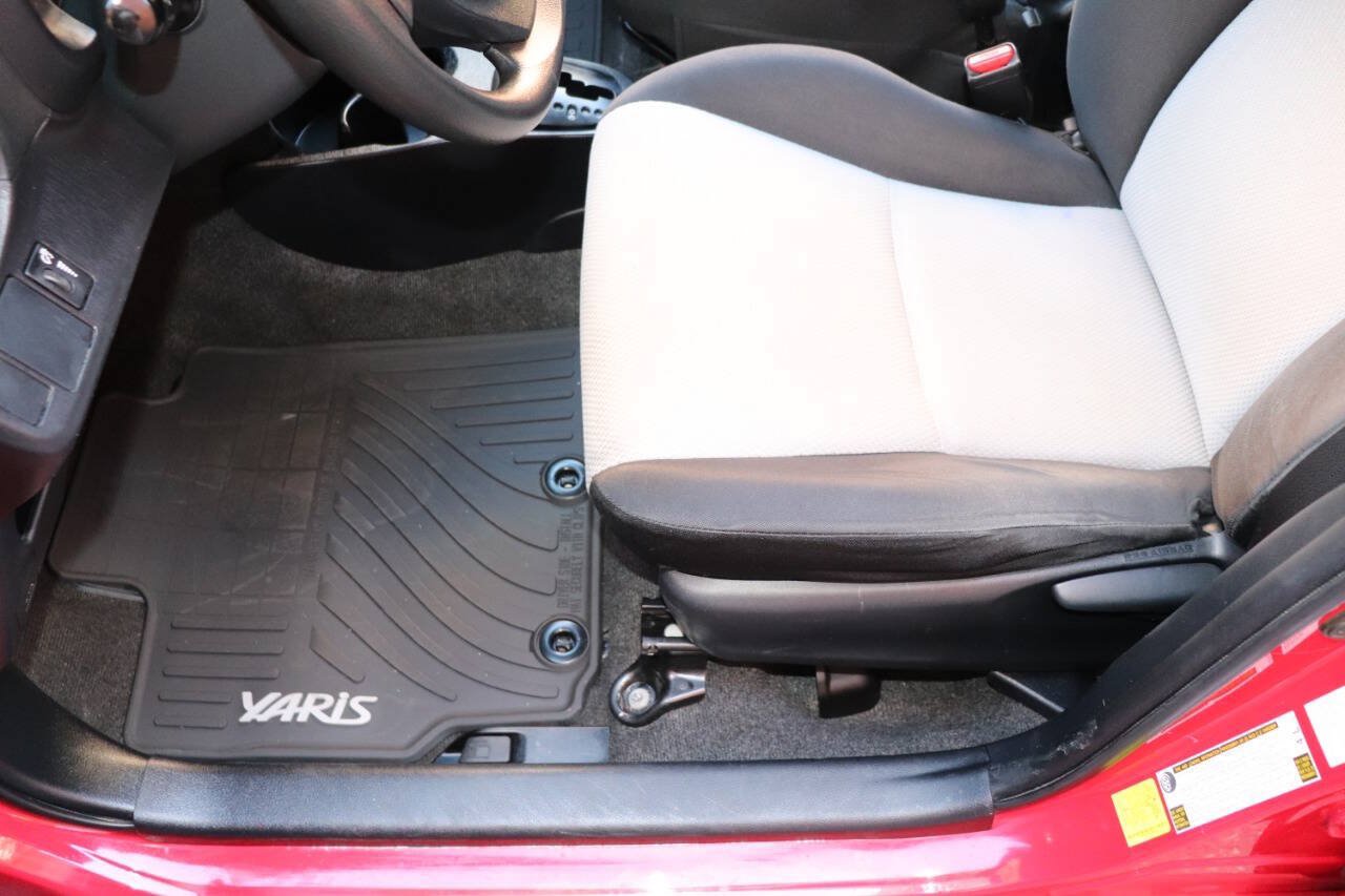 Used 2014 Toyota Yaris L FWD image 18