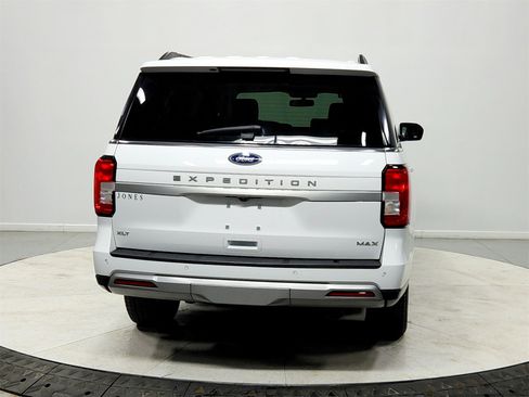 Used 2024 Ford Expedition Max XLT image 6