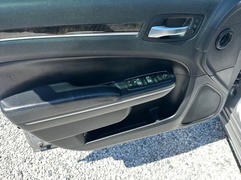 Used 2014 Chrysler 300 C image 24