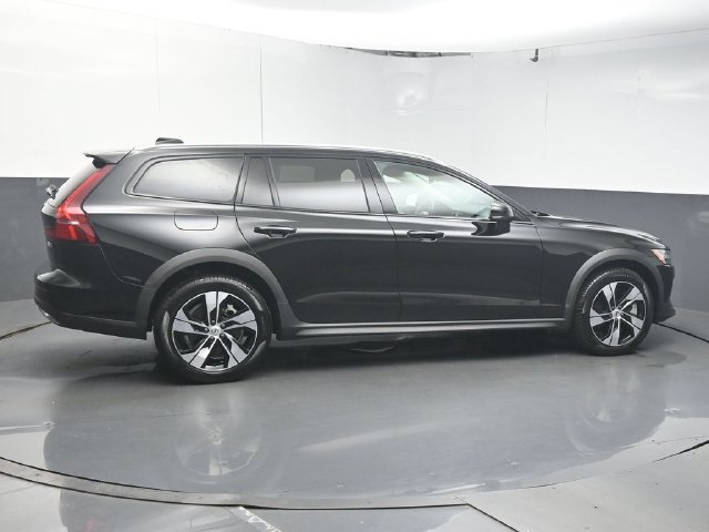 Used 2025 Volvo V60 B5 Cross Country Plus AWD/4WD image 8