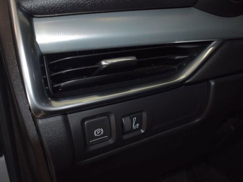 Used 2020 Cadillac XT4 Premium Luxury image 27