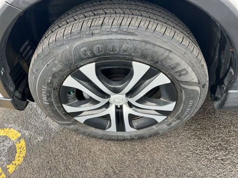 Used 2018 Toyota RAV4 LE FWD image 20