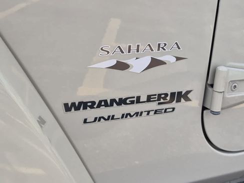 Used 2018 Jeep Wrangler Unlimited Sahara w/ Max Tow Package AWD/4WD image 15