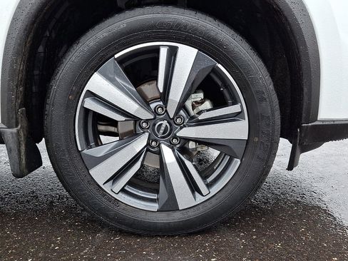 Used 2024 Nissan Rogue SL w/ SL Premium Package image 8