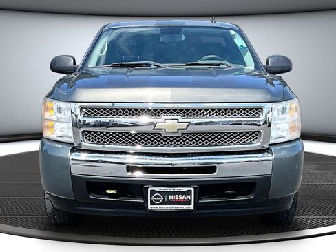 Used 2011 Chevrolet Silverado 1500 W/T image 2