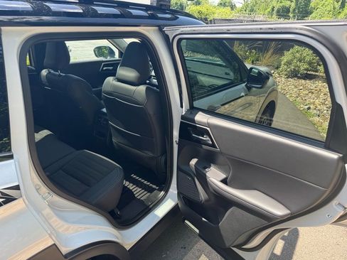 New 2025 Mitsubishi Outlander SE image 15