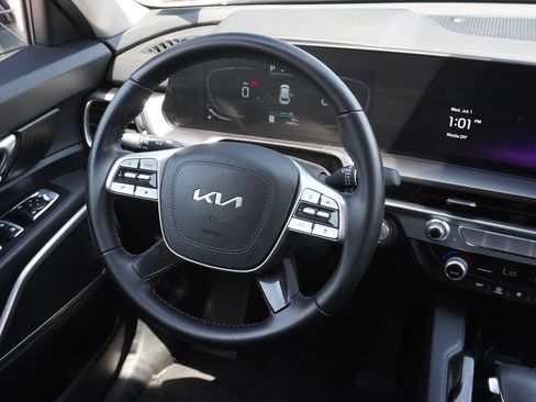 Used 2023 Kia Telluride LX AWD/4WD image 30