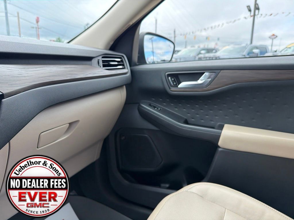Used 2020 Ford Escape Titanium AWD/4WD image 29