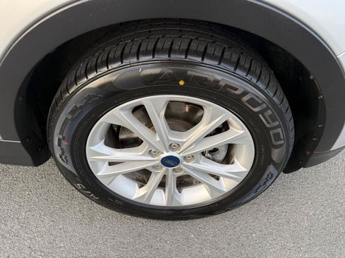 Used 2019 Ford Escape SEL AWD/4WD image 18