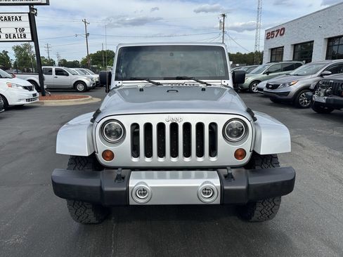 Used 2009 Jeep Wrangler Sahara AWD/4WD image 2