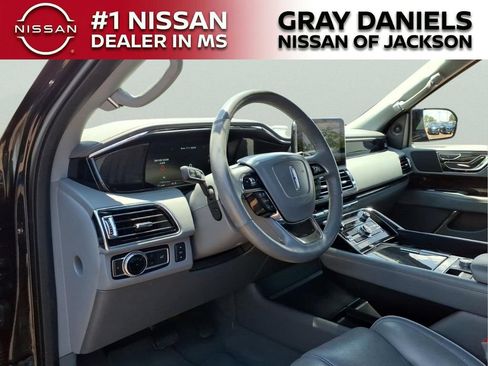 Used 2019 Lincoln Navigator L Select RWD image 11