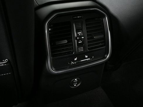 Certified 2026 Porsche Macan image 21