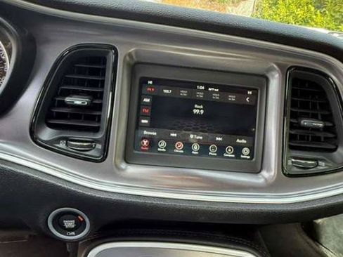 Used 2019 Dodge Challenger SXT RWD image 11