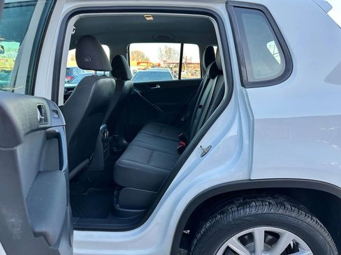 Used 2017 Volkswagen Tiguan Limited w/ Premium Package image 16