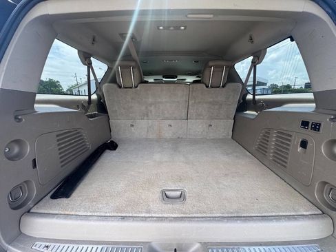 Used 2015 Chevrolet Suburban LTZ RWD image 12