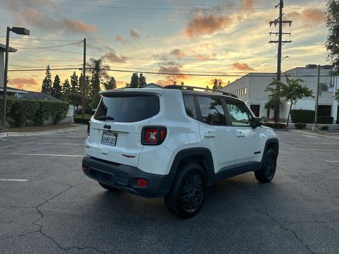 Used 2018 Jeep Renegade Trailhawk image 5