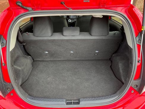 Used 2015 Toyota Prius C One image 10