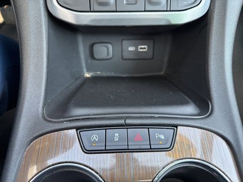 Used 2022 GMC Acadia SLE w/ Driver Convenience Package image 34