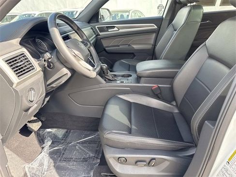 Certified 2021 Volkswagen Atlas Cross Sport SE w/ Panoramic Sunroof Package image 14