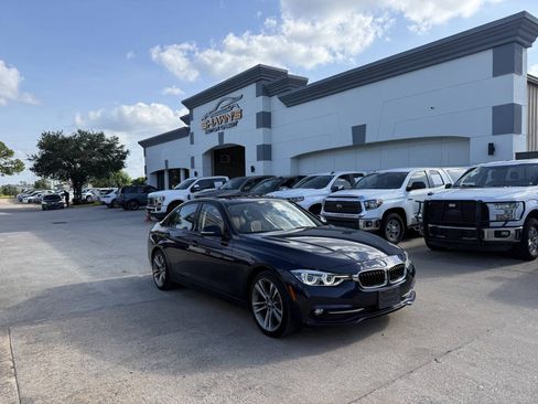 Used 2017 BMW 320i xDrive Sedan AWD/4WD image 2
