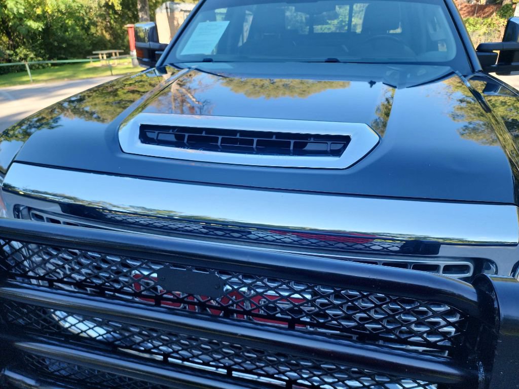 Used 2017 GMC Sierra 2500 Denali w/ Duramax Plus Package AWD/4WD image 3